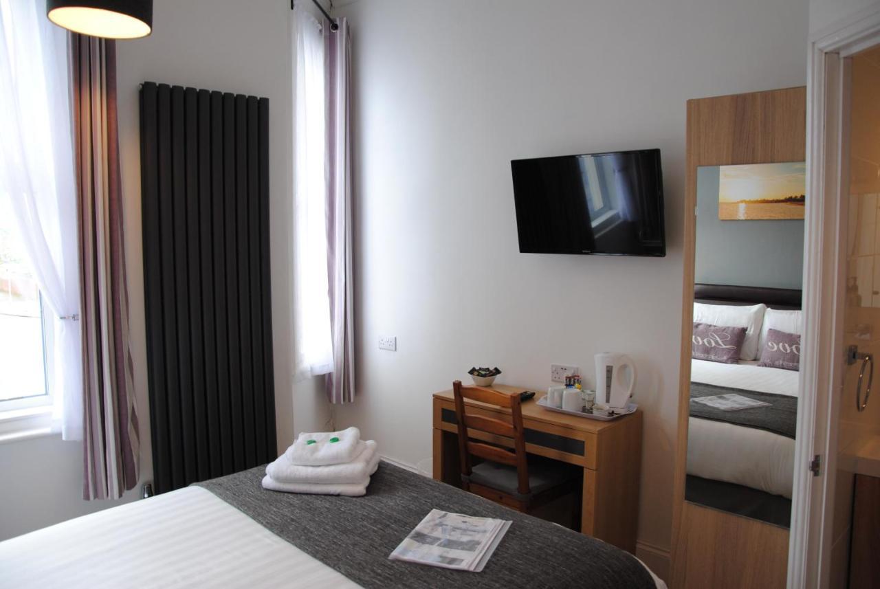 Taunton House 3*