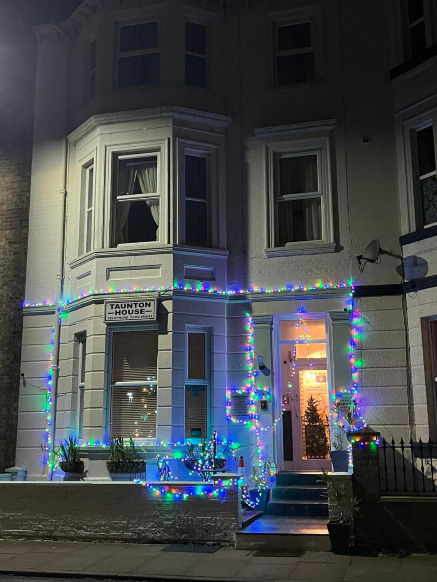 Guest house Taunton House 3*