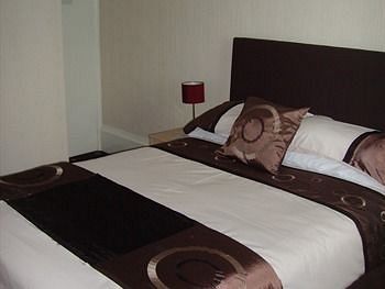 Taunton House 3*